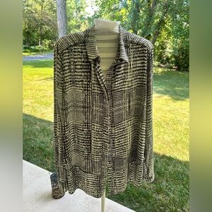 CALVIN KLEIN-Chic Black and White Button-Up Blouse